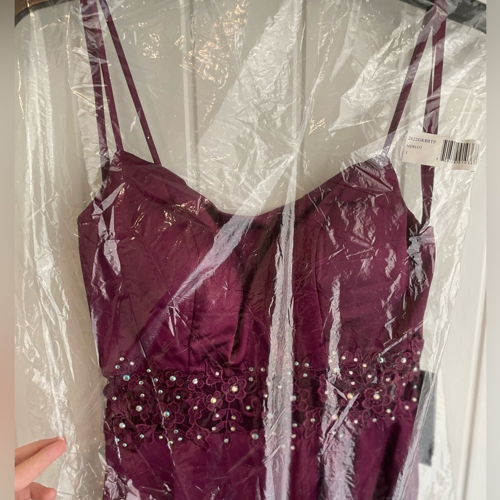 Satin Maxi Illusion Beaded Lace Waist
Dress in Merlot by City Vibe Dillard's NWT - Picture 7 of 7